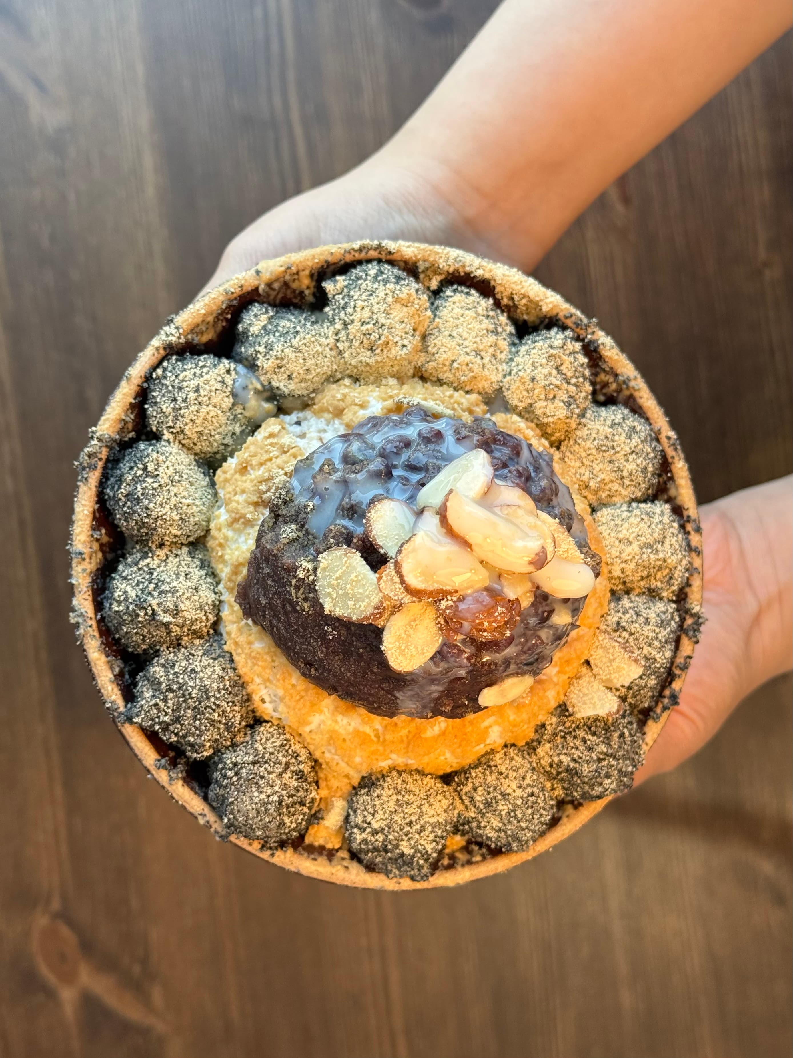 Sob.. it's takenㅜㅜ (Injeolmi Patbingsu - sweet red bean shaved ice with roasted soybean rice cake)